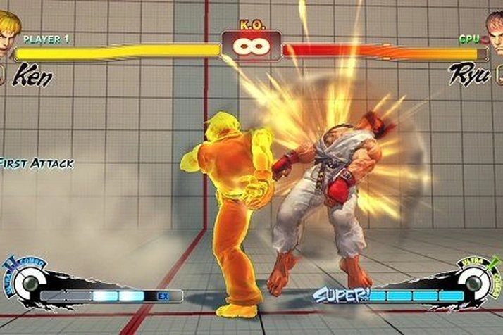 Rolento attacks E. Honda in an Ultra Street Fighter IV match