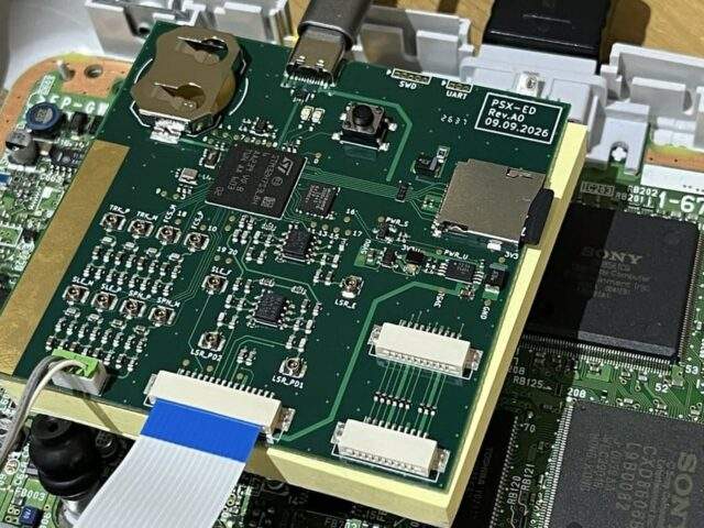 Krikzz's prototype plug-and-play optical drive emulator for the original PlayStation